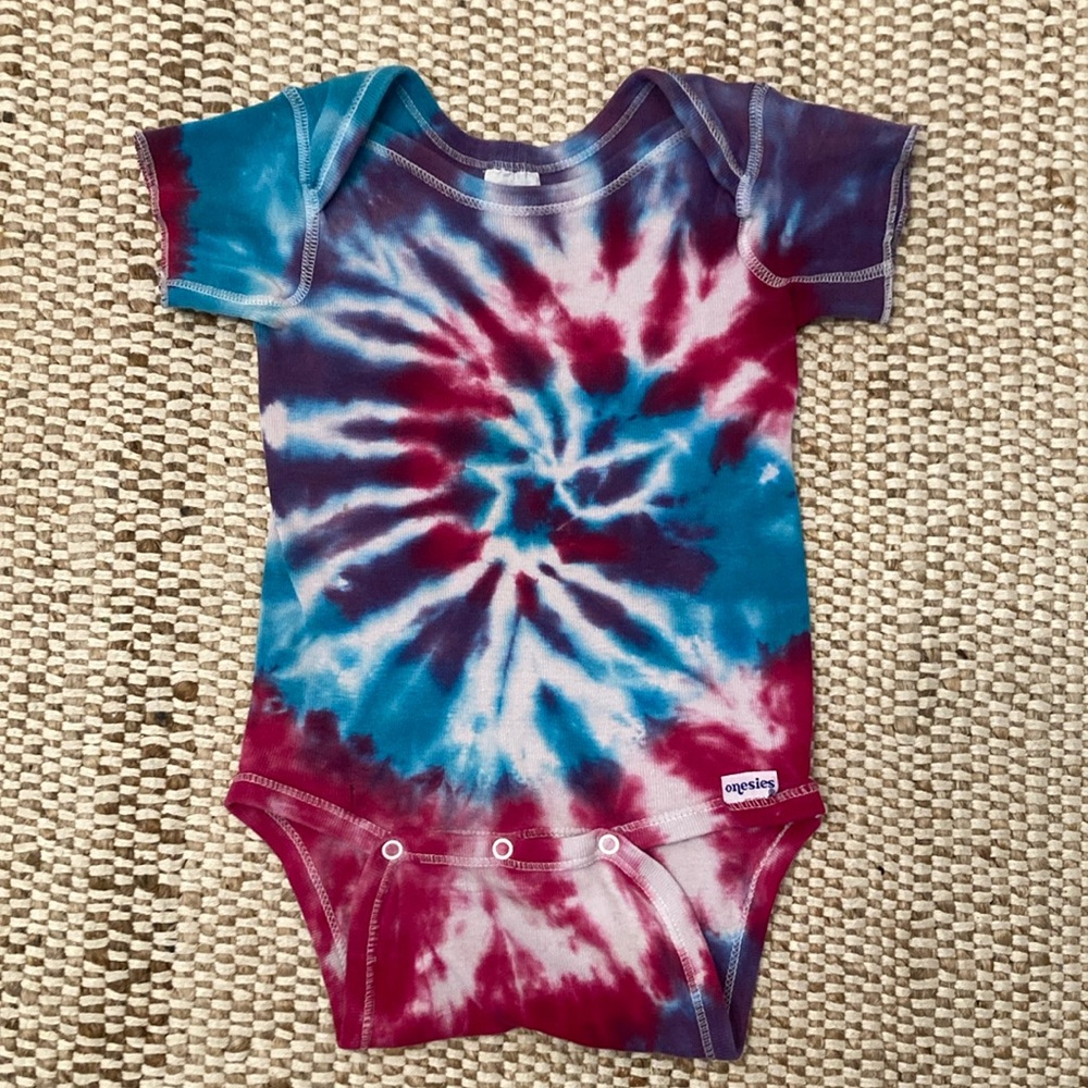 Vintage Baby Tie Dye Onesie Swirl Size M 19-26 lbs Short Sleeve Unisex 90's Y2K